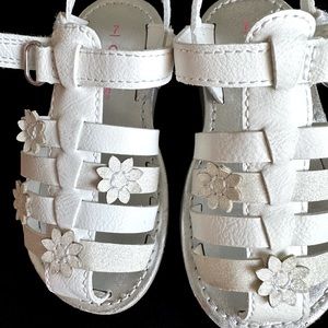 Sandals for toddler. Cute and dressy. Impeccable.